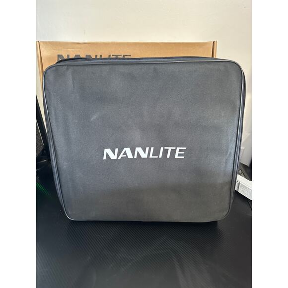 Nanlite 600CSA Bicolor LED Panel - Excellent Condition! - Picture 4 of 7